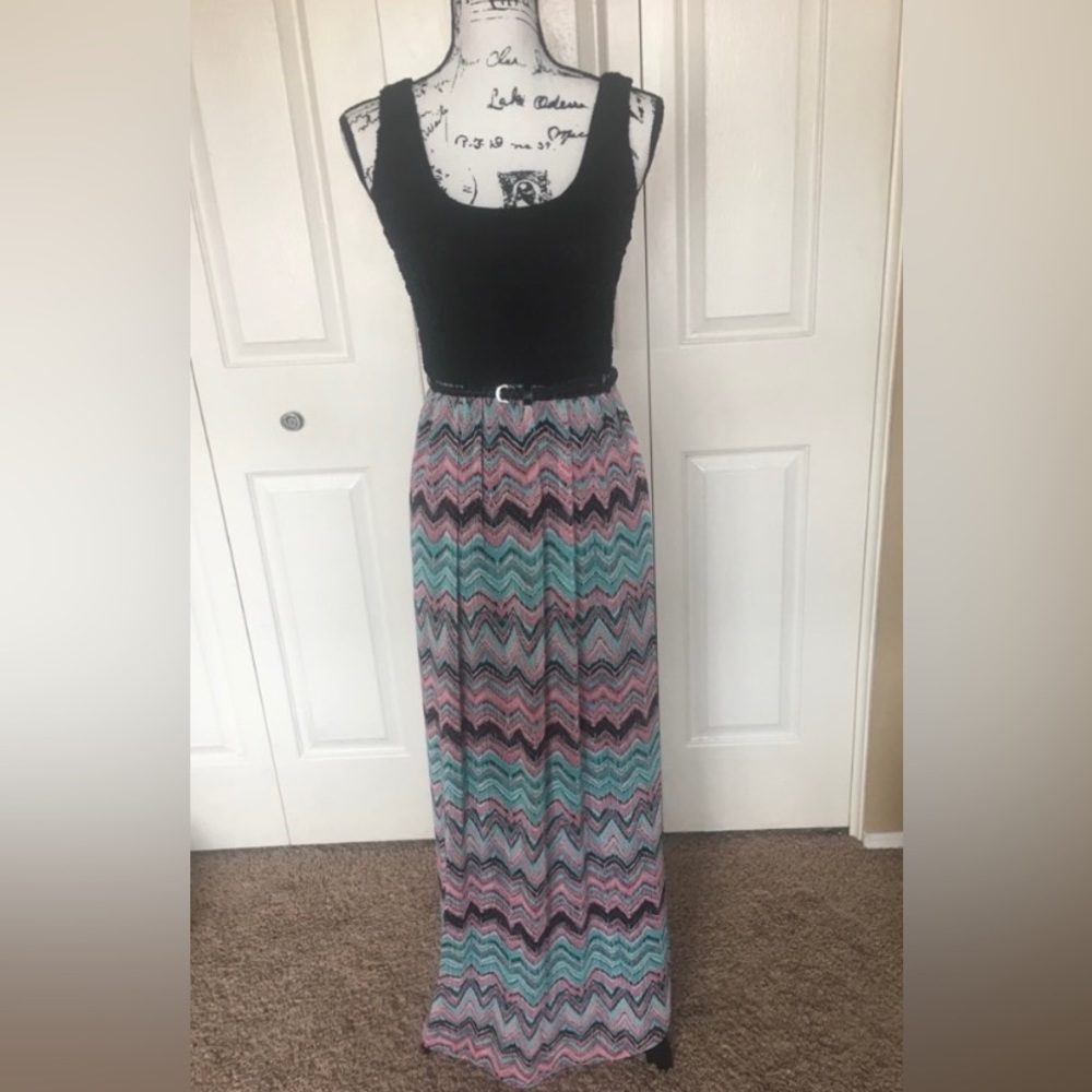 Lily Rose Zigzag Pattern Maxi Dress